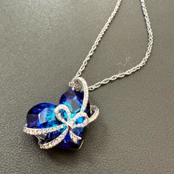 QIANSE "Heart of Ocean" White Gold Plated Necklace Made with Swarovski Crystals - Picture 3 of 4